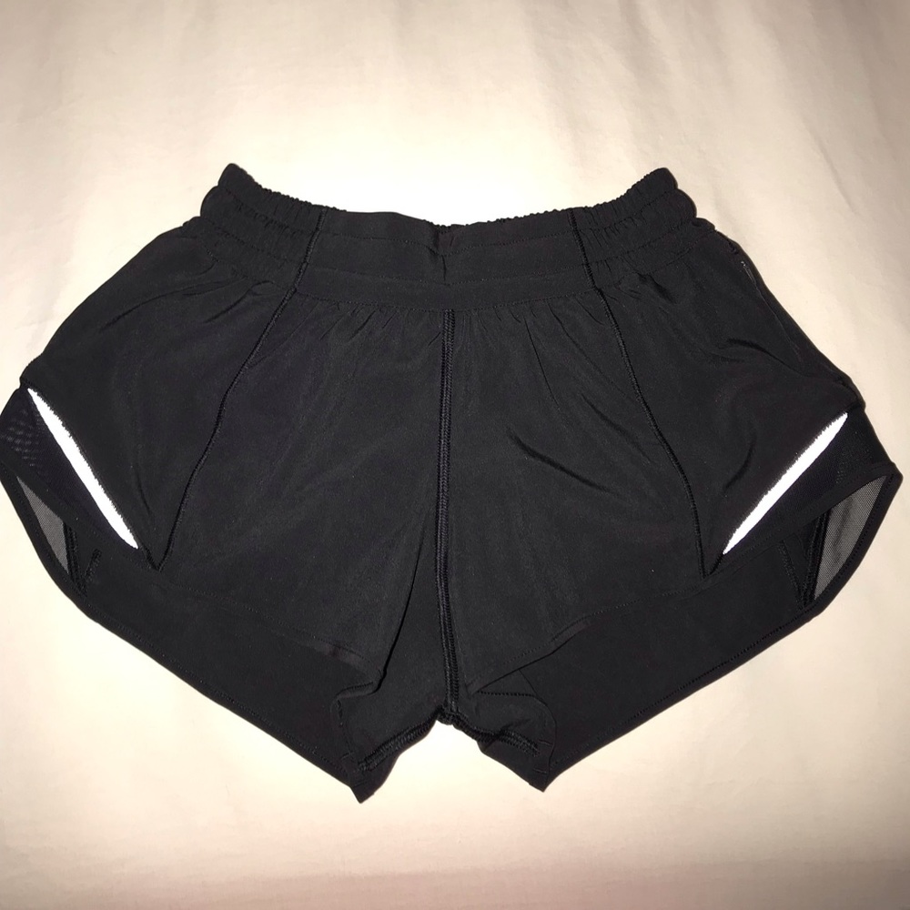 Black 2.5” Hotty Hot Lululemon shorts